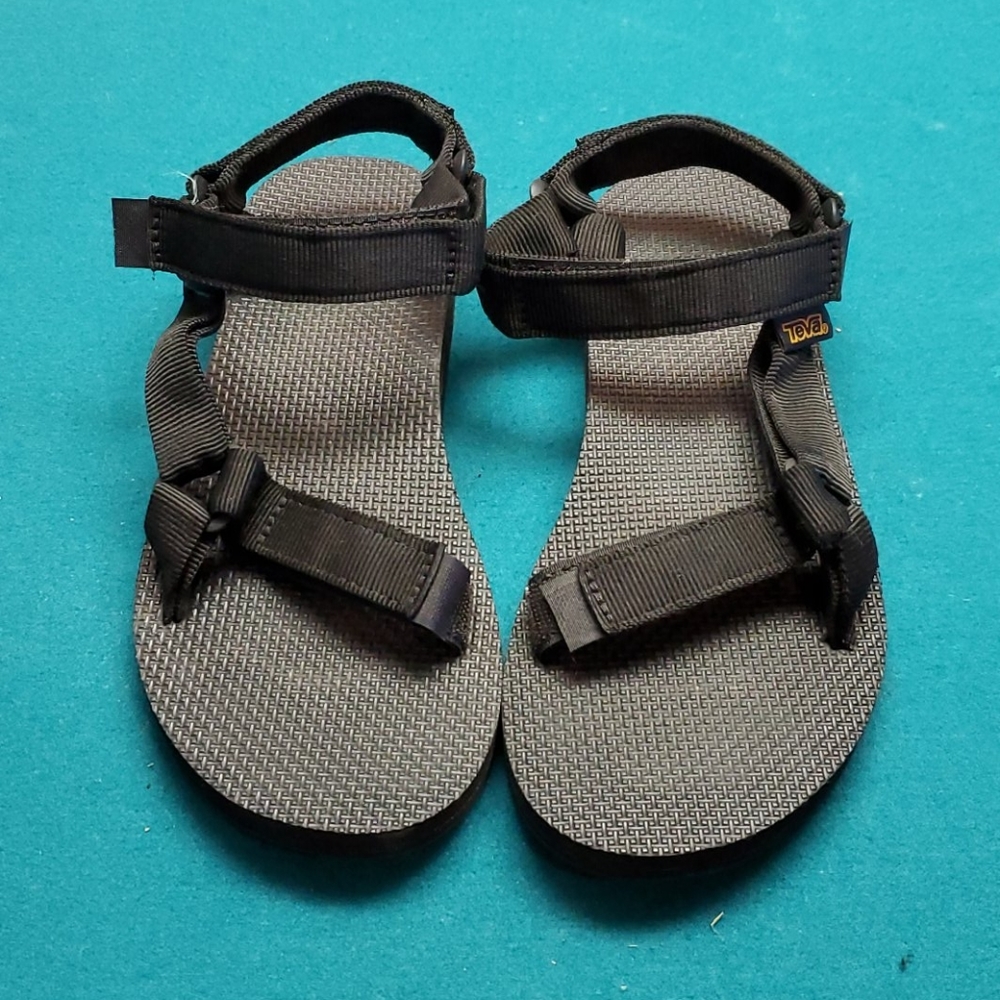 *TEVA STRAPPY SANDALS*